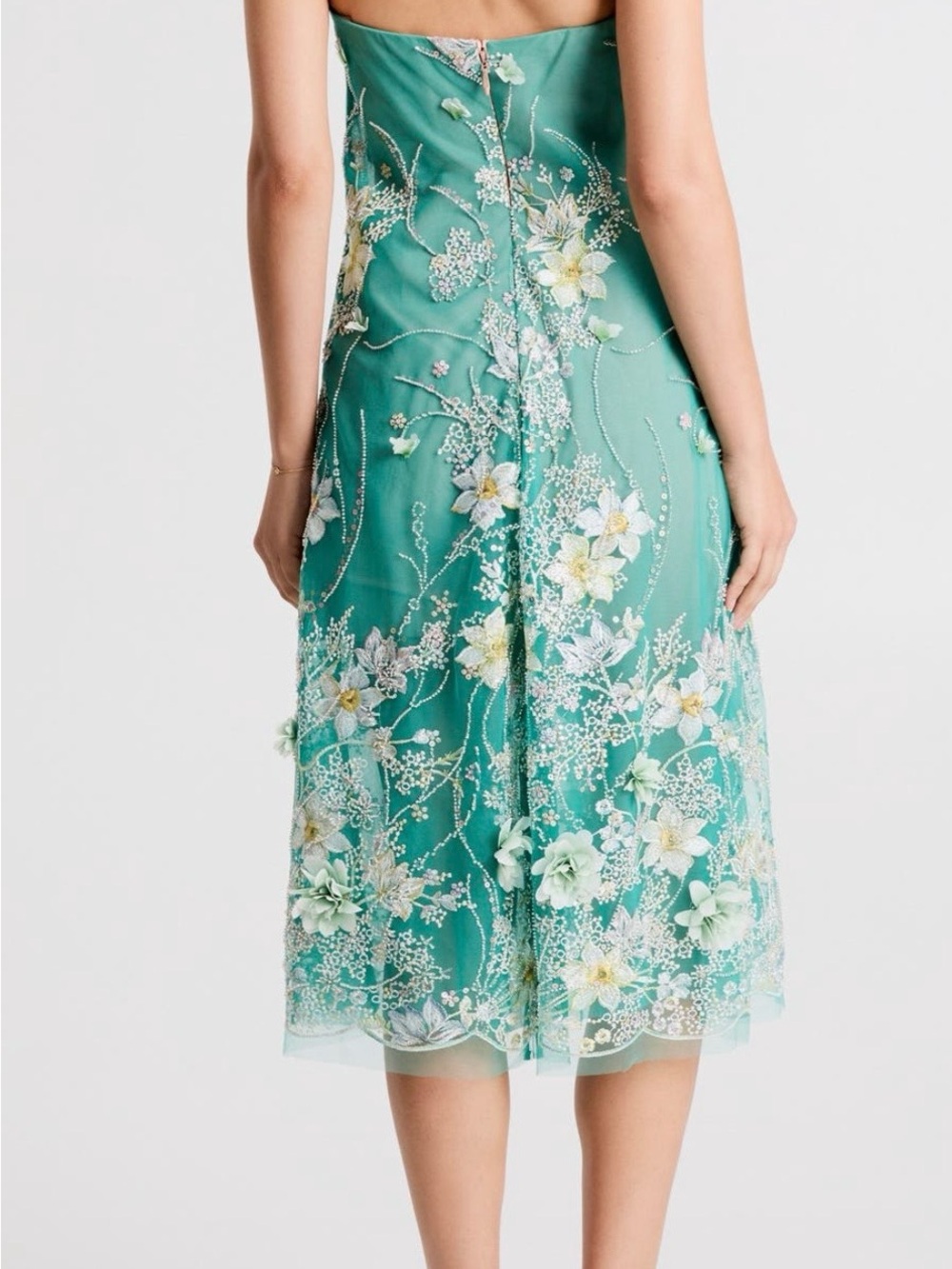 HELSI
Francine
Embellished Floral
Appliqué Strapless
Cocktail Dress - Picture 3 of 7